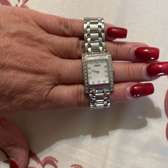 Fendi watch with sapphire crystals. Just needs a battery. - Picture 8 of 8